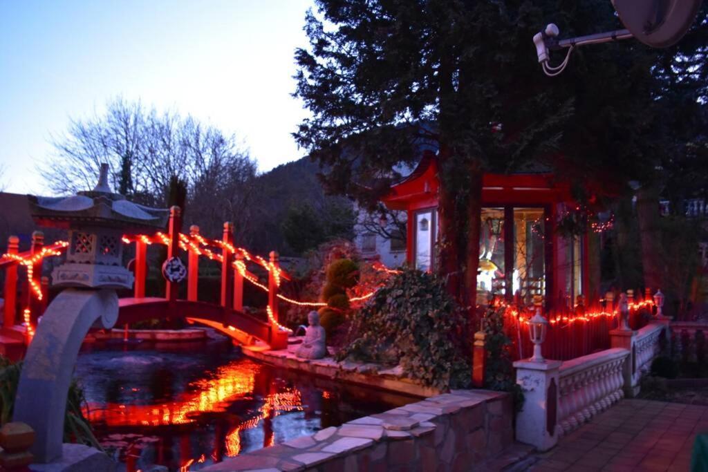 Gite Au Printemps Japonais, Petit Train De La Mure, Parc Des Ecrins Pierre-Chatel Экстерьер фото
