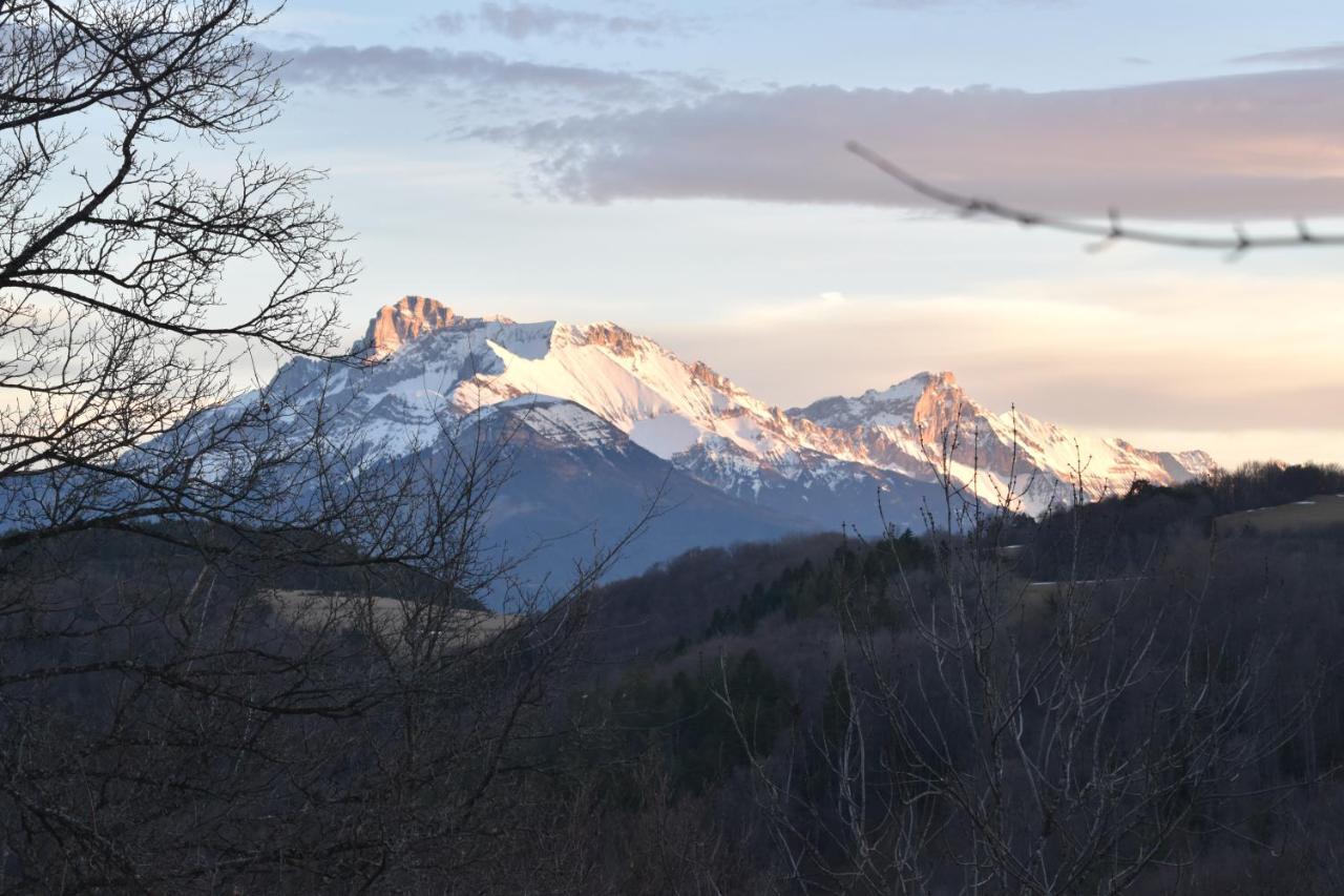 Gite Au Printemps Japonais, Petit Train De La Mure, Parc Des Ecrins Pierre-Chatel Экстерьер фото